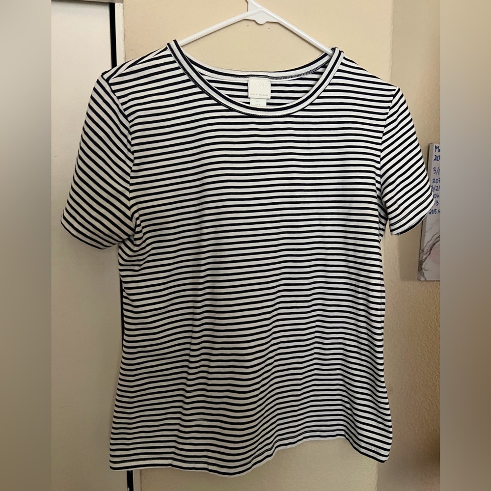 Black and white fitted Tee